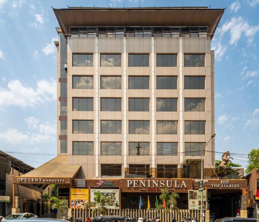 Peninsula Redpine-Airport Hotel Mumbai Exterior foto