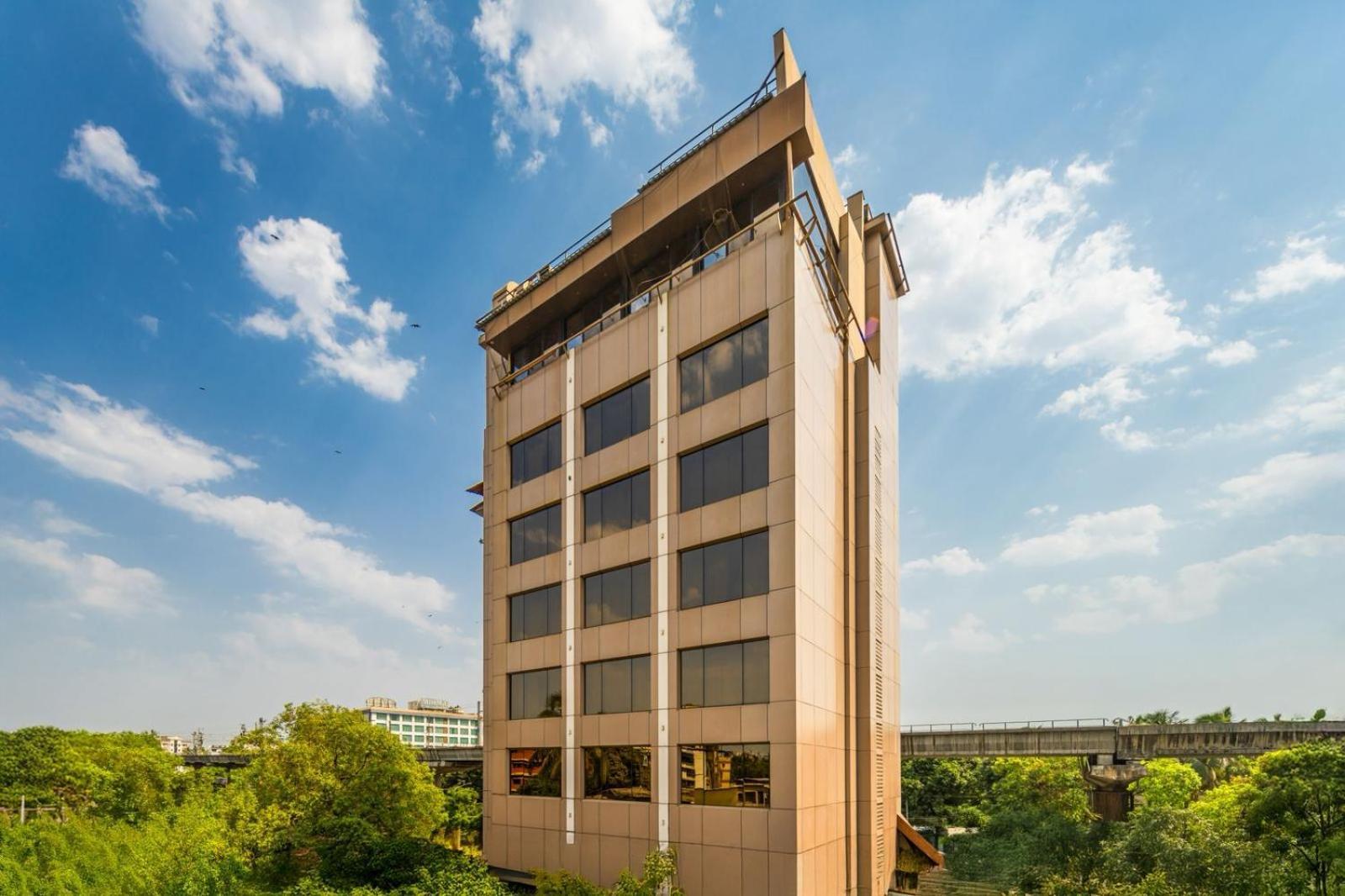 Peninsula Redpine-Airport Hotel Mumbai Exterior foto