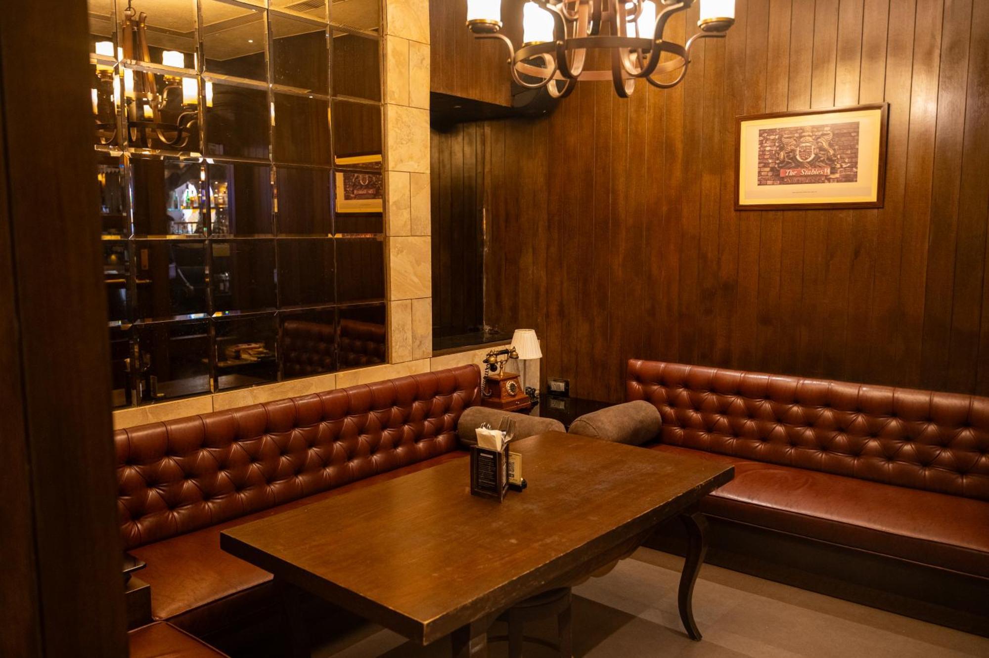 Peninsula Redpine-Airport Hotel Mumbai Exterior foto