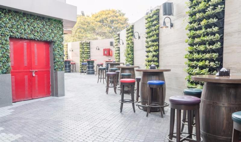 Peninsula Redpine-Airport Hotel Mumbai Exterior foto