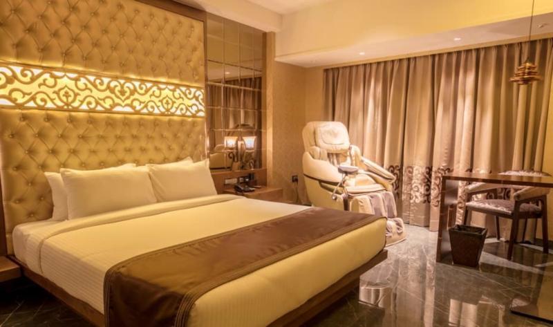 Peninsula Redpine-Airport Hotel Mumbai Exterior foto