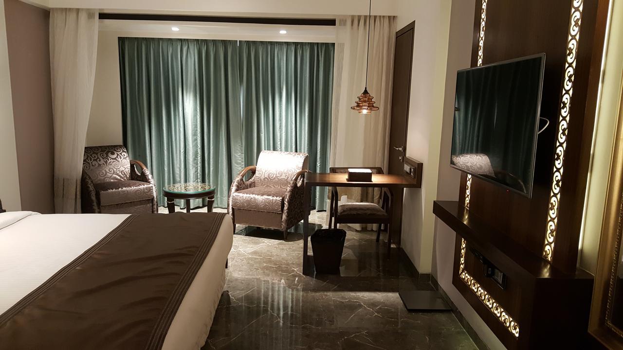 Peninsula Redpine-Airport Hotel Mumbai Exterior foto