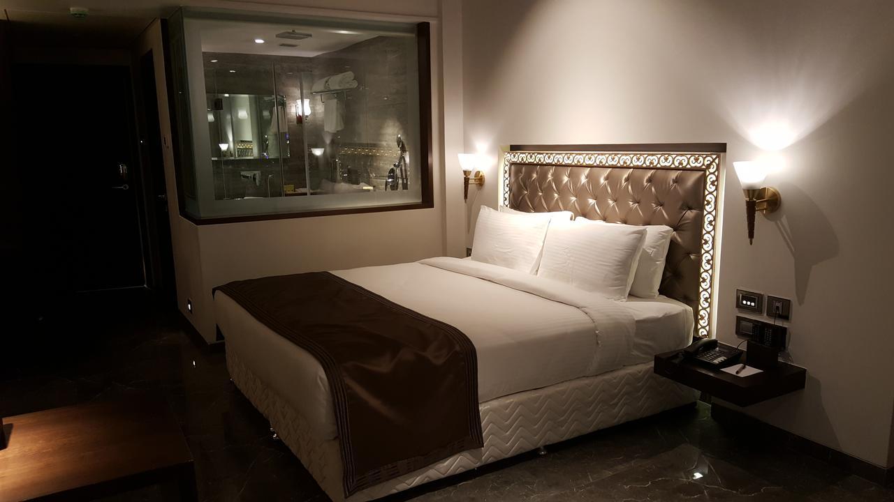Peninsula Redpine-Airport Hotel Mumbai Exterior foto