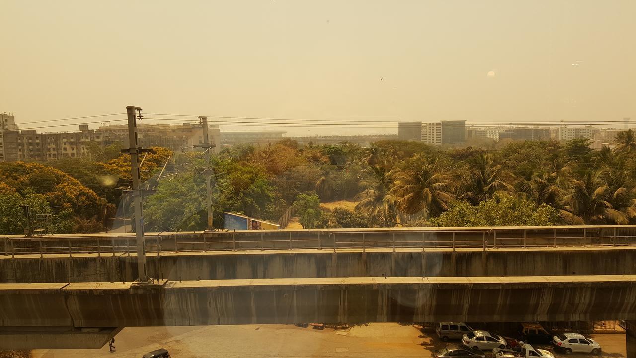 Peninsula Redpine-Airport Hotel Mumbai Exterior foto