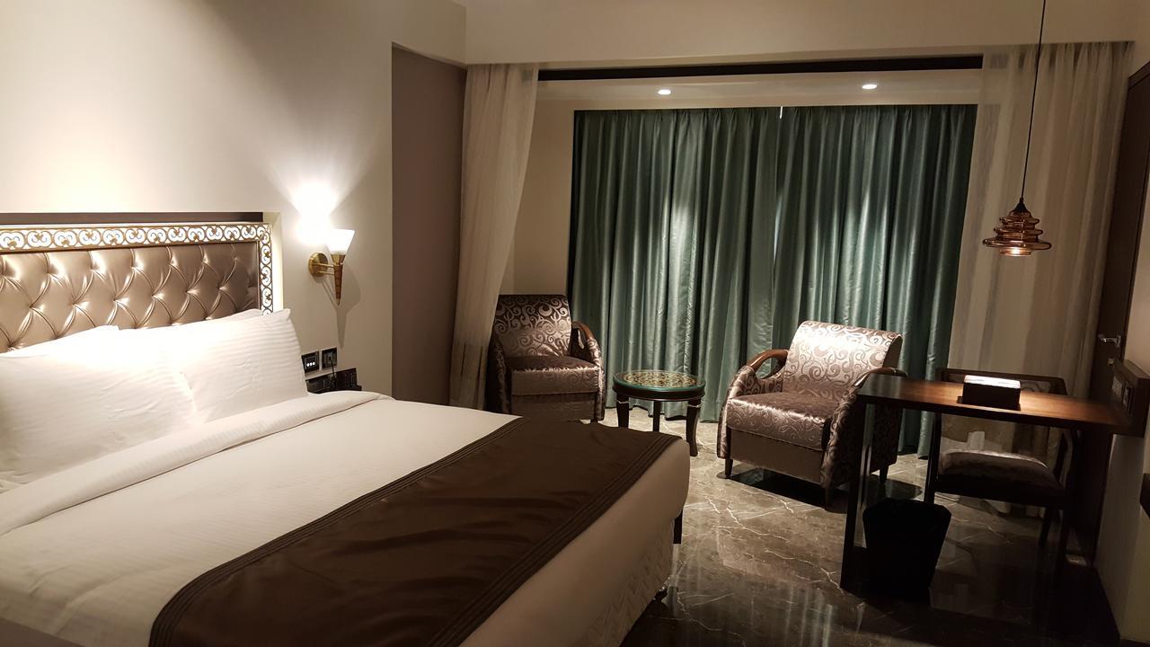 Peninsula Redpine-Airport Hotel Mumbai Exterior foto