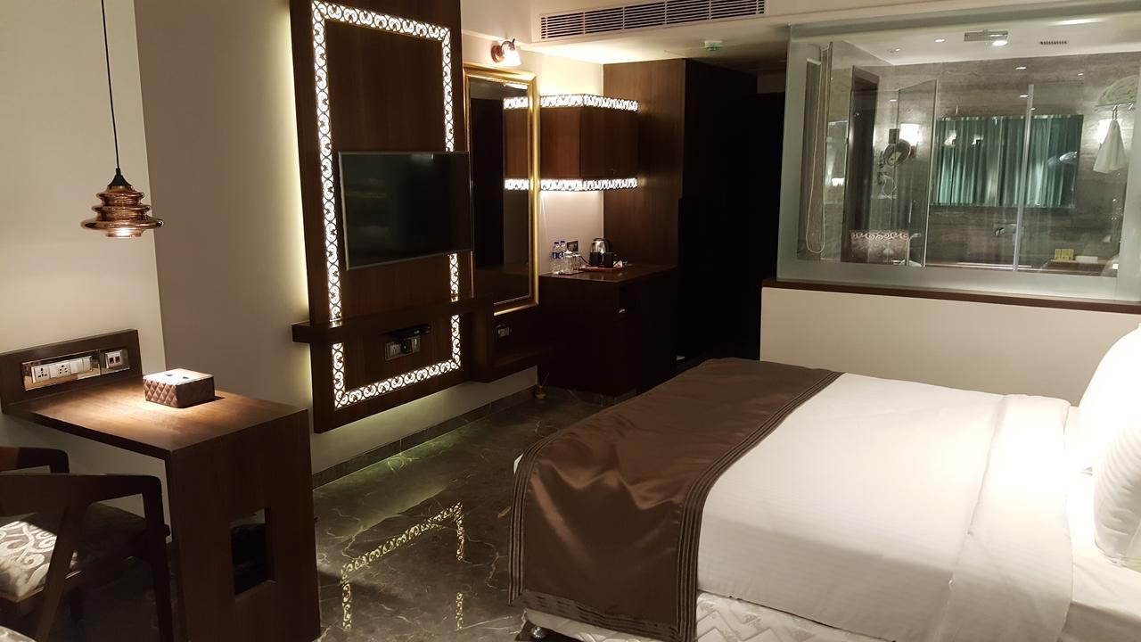 Peninsula Redpine-Airport Hotel Mumbai Exterior foto