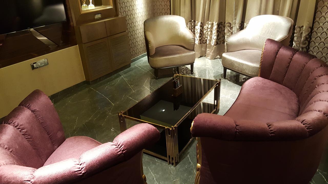 Peninsula Redpine-Airport Hotel Mumbai Exterior foto