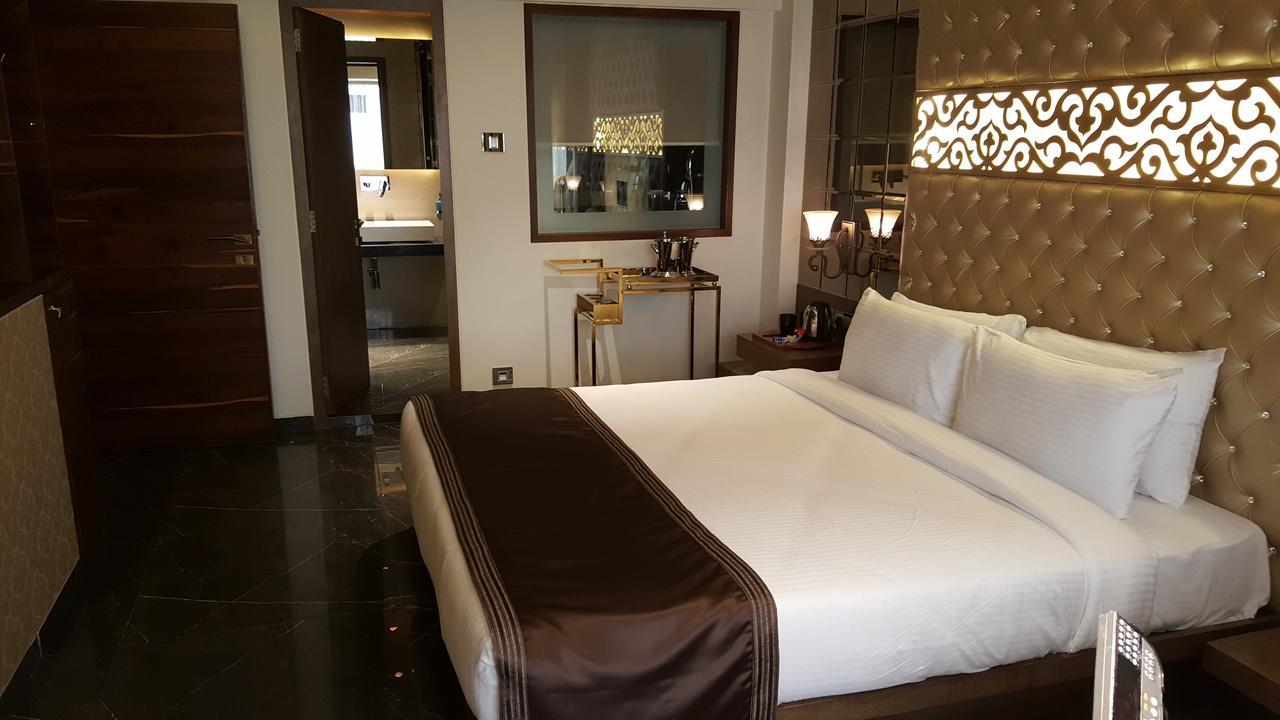 Peninsula Redpine-Airport Hotel Mumbai Exterior foto