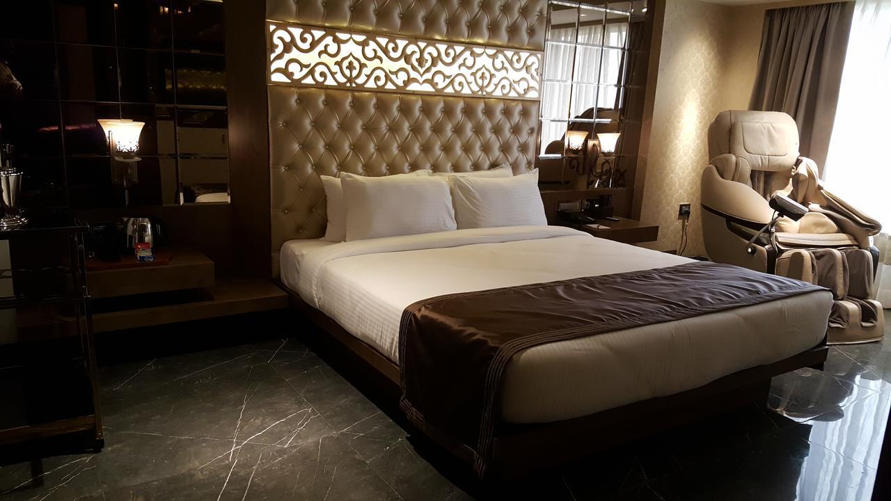 Peninsula Redpine-Airport Hotel Mumbai Exterior foto