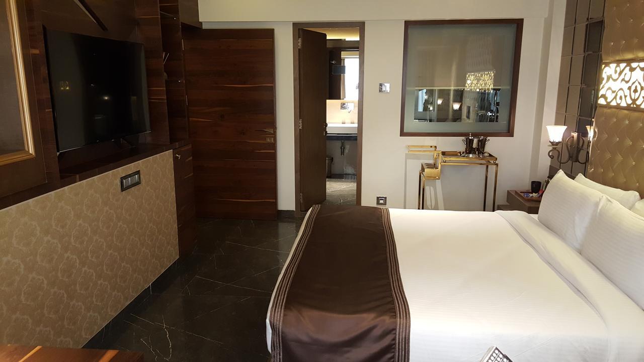 Peninsula Redpine-Airport Hotel Mumbai Exterior foto