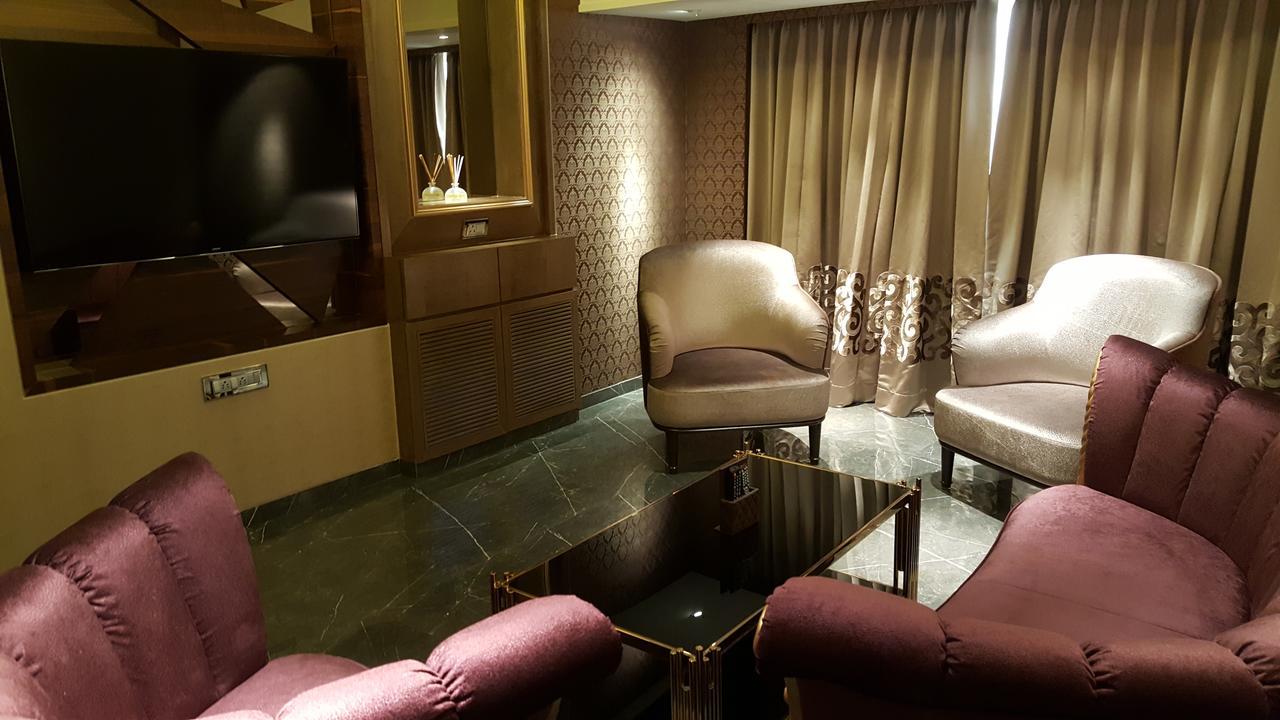Peninsula Redpine-Airport Hotel Mumbai Exterior foto