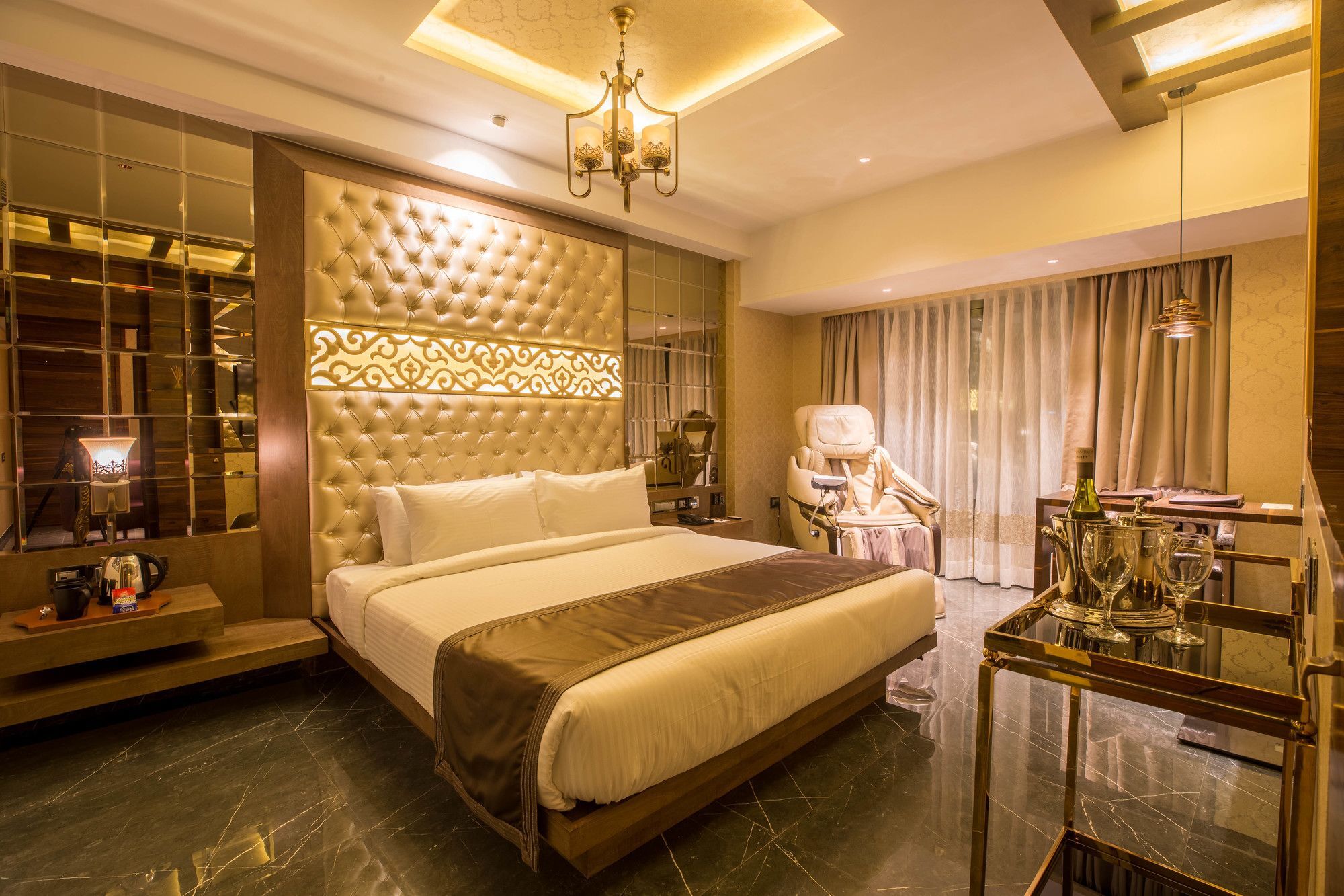 Peninsula Redpine-Airport Hotel Mumbai Exterior foto