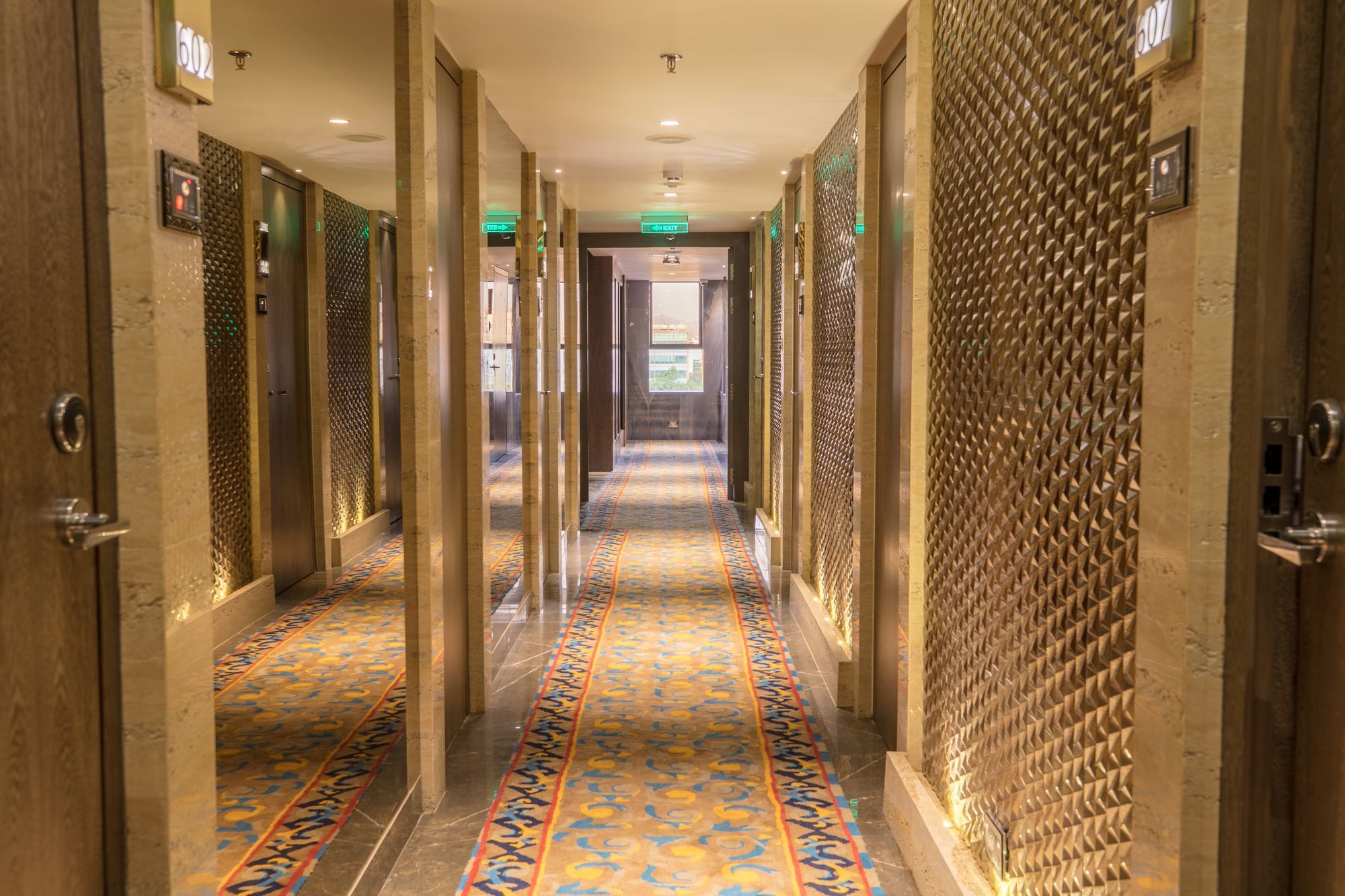 Peninsula Redpine-Airport Hotel Mumbai Exterior foto